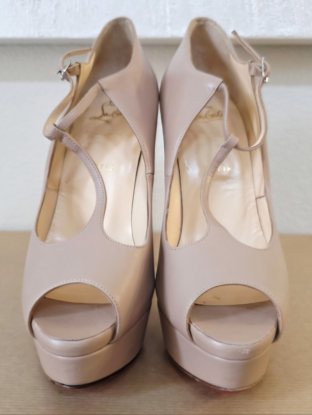 Christian Louboutin Nude T-Strap Peep-Toe Heels EU39 US8 - Picture 5 of 11